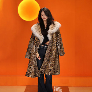 Nuevo abrigo de piel de tigre con estampado de leopardo de largo medio y cuello de piel de lince - Product Image 6