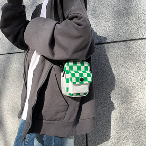 Vente en gros Mini sac à bandoulière en toile à carreaux pour femmes Petit téléphone portable Messenger avec chaîne Lettre Bouton Décoration Prix bon marché - Product Image 5