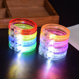 Bracelet LED Lumineux Clignotant dans le Noir pour Concerts, Festivals, Fêtes, Mariages, Noël, Anniversaires - Product Image 1