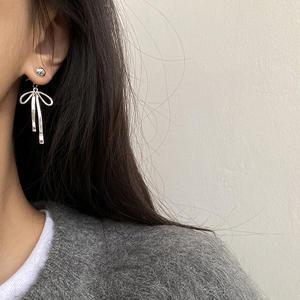 ต่างหูเม็ดเดี่ยวลูกปัดแฟชั่นเกาหลีหรูหราบุคลิกภาพสำหรับผู้หญิงติดโบว์งานแต่งงานแบบคลาสสิกของขวัญ - Product Image 6