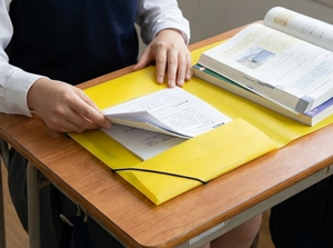 Carpeta de documentos de plástico polivinílico tamaño carta A4, soporte de archivos de transporte Pp, cierre de banda elástica para oficina - Product Image 4