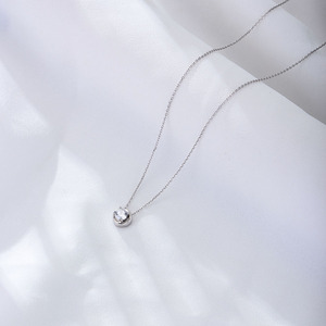 Nuova Collana con Ciondolo in Pietra Naturale Cava di Tungsteno, Versatile, da Donna, di Tendenza, Lusso Leggero, Regalo di Nicchia, di Alta Gamma, Delicata - Product Image 3