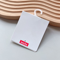 Étiquette en papier d'art de marque à la mode personnalisée pour chaussettes Étiquettes volantes d'emballage de manchon de chaussette d'impression de cintre en carton