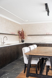 <span class=keywords><strong>Meuble</strong></span> de cuisine de luxe au design mat foncé, four encastrable, ensemble de salle à manger assorti disponible - Product Image 4