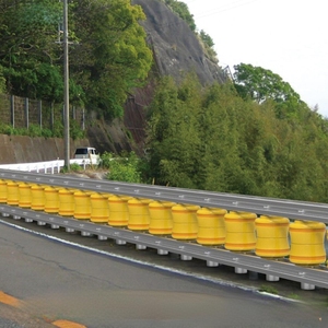 Barrera Rodante para Carreteras, Sistema de Protección Anticollisión de EVA y PU, Certificación MASH TL4, Barrera de Seguridad Vial - Product Image 1