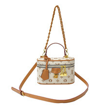 <span class=keywords><strong>Sac</strong></span> à <span class=keywords><strong>main</strong></span> de luxe vintage haut de gamme pour femme, design carré, avec décorations et motifs, idéal pour le maquillage - Product Image 1