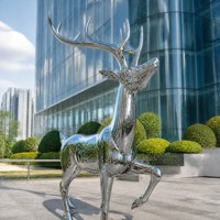 Sculpture de cerf en acier inoxydable, finition miroir polie moderne, idéale pour la décoration extérieure des jardins, parcs, places, hôtels et centres commerciaux