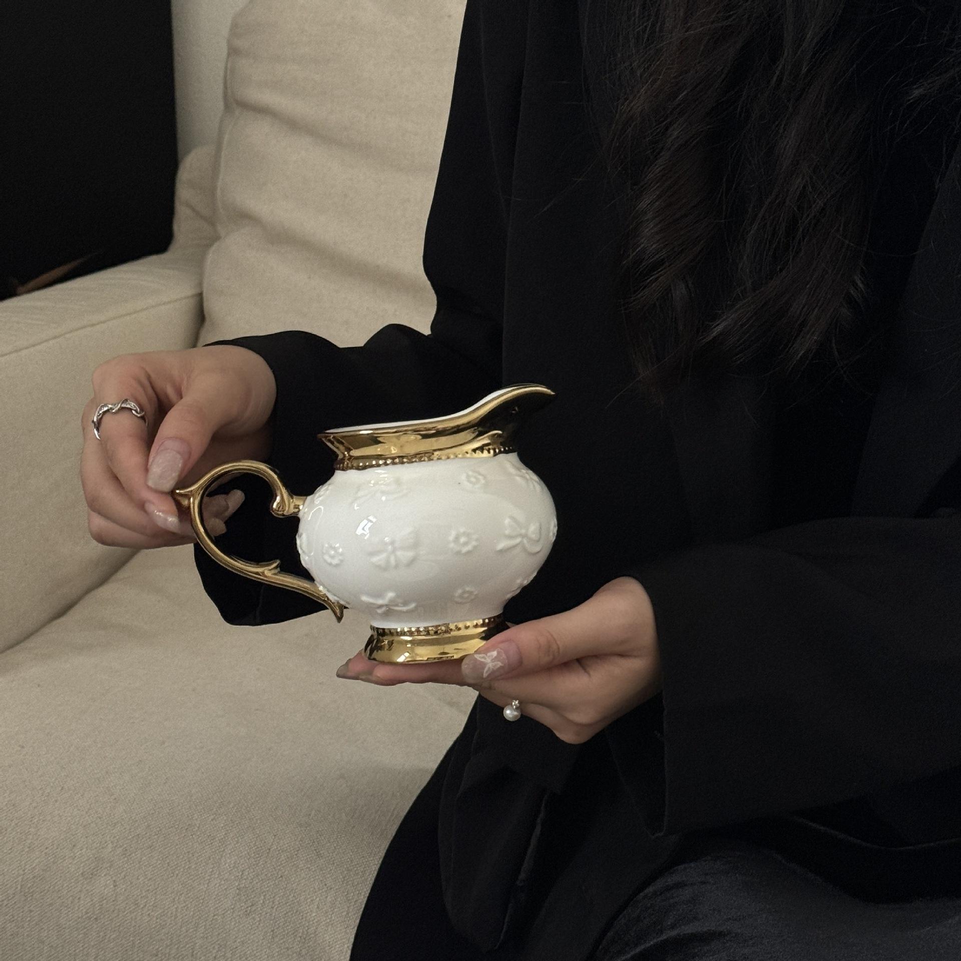 Flower Language Butterfly Golden Milk Pot 300ML