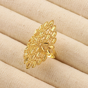Anello Marquise Traforato Stile Corte per Donne, Elegante Gioiello da Dito alla Moda - Product Image 6