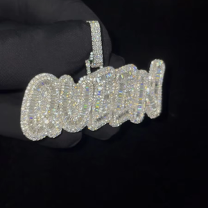 Pendentif de luxe Hip Hop serti de diamants et de pierres de Moissanite pour femme, idéal comme cadeau d'anniversaire - Product Image 1