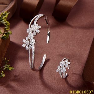 Çiçeği <span class=keywords><strong>CS</strong></span> takı fabrika özel lüks 925 ayar gümüş zirkonya bileklik ve yüzük seti