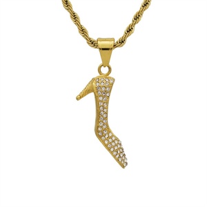Collier tendance en acier inoxydable plaqué or inaltérable avec pendentif chaussure à talon haut et strass pour femme, idéal pour les fêtes et mariages - Product Image 3