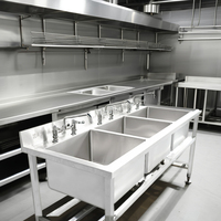 Évier de cuisine professionnel à trois compartiments en acier inoxydable avec robinet pour hôtels et restaurants