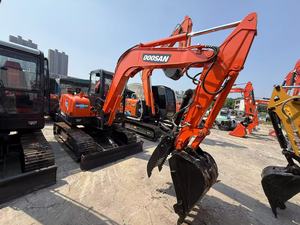 Excavadora Usada Doosan DH60 de 6 Toneladas, Miniexcavadora Hidráulica de Orugas, Original de Corea, en Buenas Condiciones, Pocas Horas de Uso, Precio Económico - Product Image 2
