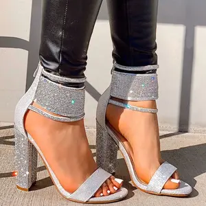 Sexy diamante lucido europeo vendita calda signora nuovi tacchi alti 2022 cinturino alla caviglia moda punta aperta tacco grosso sandali con Glitter
