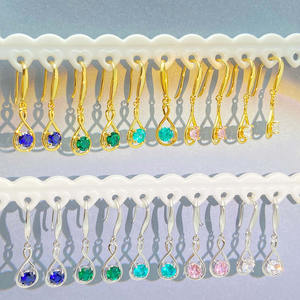 Boucles d'oreilles pendantes hypoallergéniques en forme de poisson avec un seul zircon cubique rond, plaquées or 18 carats pour femmes, vente en gros - Product Image 1