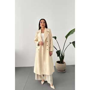 Gabardina Beige al por Mayor con Cadena en Bolsillo, Cierre de un Solo Botón, Transpirable, Impermeable, Larga, con Estampado Teñido - Product Image 4