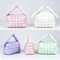 Sac à main matelassé léger et souple pour femme, petit format portable, idéal pour le quotidien, les voyages, les rendez-vous et le shopping