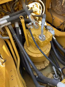 Maquinaria de Construcción Usada CAT325d2, Capacidad de Cucharón de 1.1m, Peso Operativo de 29 Toneladas, Bajas Horas de Trabajo, Motor y Caja de Cambios - Product Image 6