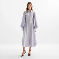 Robe midi plissée trapèze pour femme, lavande clair, col chemise, boutonnée, manches bouffantes, poches à rabat, ceinturée, personnalisable, vente en gros