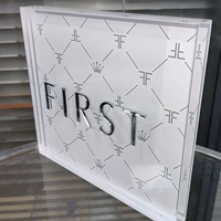 Logo personnalisé en acrylique avec impression UV, lettrage effet miroir, design élégant, couleur et forme personnalisables