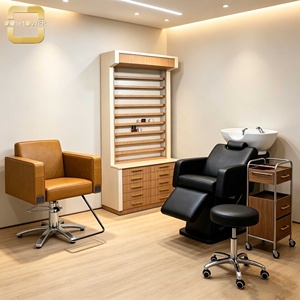 Fauteuil de Barbier de Luxe en Cuir Marron <span class=keywords><strong>Cognac</strong></span> avec Base Hydraulique Argentée et Accoudoirs Carrés pour Salon de Coiffure aux Tons Bois - Product Image 3