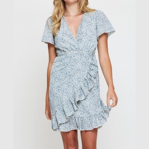 Nuevo Vestido Cruzado Floral para Mujer, Manga Corta, Dobladillo con Volantes, Cuello en V, Casual, Mini Vestido de Playa - Product Image 1