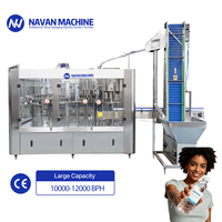 Ensemble complet de machines de remplissage, de bouchage et de scellage pour bouteilles, pour petites usines de production de boissons.