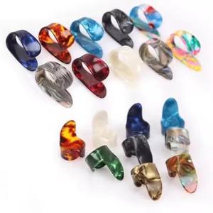 Accessori Colorati per Chitarra e Ukulele, Plettri <span class=keywords><strong>Personalizzati</strong></span> con Logo per Pollice e Dito Indice, Parti per Strumenti a Corda in Plastica Resistente - Product Image 5