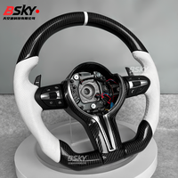 Volant en cuir perforé blanc personnalisé avec fibre de carbone, adapté aux modèles BMW F30 F10 F15 F01 F20 F22 F25 F31 F32 E70 E71 E90 E92