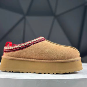 Zapatos de Marca de Diseñador - Botas de Nieve de Invierno Modernas y Elegantes, de Lana y Cuero, con Suela Gruesa, Pantuflas, Botas Envolventes, Estilo Casual Descalzo - Product Image 1