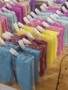Cires parfumées compressibles colorées en gros, 3oz 8oz, personnalisables, pour la décoration intérieure, kit de fabrication de bougies en cire de soja DIY - Product Image 1