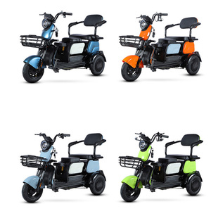 Triciclo Eléctrico Azul Claro para Adultos, Scooter de 3 Ruedas con Carrocería Abierta, Asiento con Reposabrazos y Canasta Delantera - Product Image 2