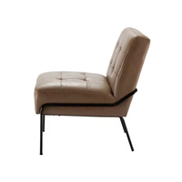 Fauteuil de salon élégant et luxueux avec coussins confortables, structure durable et design intemporel, idéal pour la relaxation et la lecture