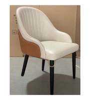 Chaise de salle à manger en cuir et tissu de luxe moderne avec poignée en forme de lion doré pour les hôtels, restaurants et maisons aux Émirats arabes unis et en Australie
