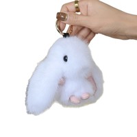 Mignon lapin en peluche avec des oreilles douces et moelleuses - une poupée de style dessin animé comme cadeau pour votre meilleur ami ou un ami proche.