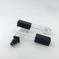 Tube de brillant à lèvres personnalisé avec capuchon gravé en relief, flacon transparent, contenant cosmétique vide pour brillant à lèvres, emballage carré pour huile à lèvres