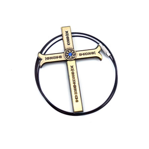 4 nuovi stili Luffy Sanji croce collana per gli uomini Anime Dracule Mihawk occhio di <span class=keywords><strong>aquila</strong></span> spada ciondolo collane corda - Product Image 2