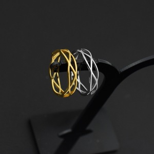 Meilleures ventes : Bagues unisexes en acier inoxydable, design simple ajouré et irrégulier, style luxe discret, bijoux en gros - Product Image 2