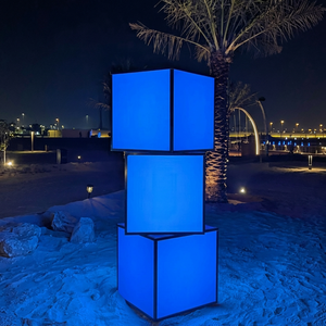 Affichage LED en cube, lumière rouge et bleue, montage au plafond, salle d'exposition intérieure, luminosité 5000 cd, 178 °   Angle de vision - Product Image 1