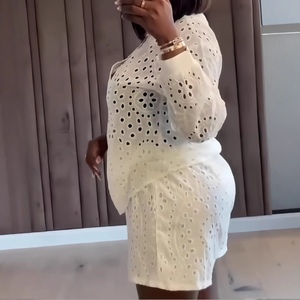 ชุดเซ็ต 2 ชิ้น เสื้อแขนยาวคอวีสีพื้นเอวสูงกับกางเกงขาสั้นลำลองแฟชั่นสำหรับผู้หญิง - Product Image 3