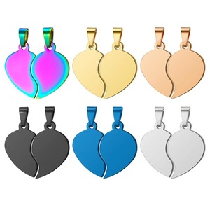 Lot de 2 breloques cœur brisé en acier inoxydable poli, 6 couleurs, pour la fabrication de bijoux et colliers DIY, idéal pour les couples - Product Image 1