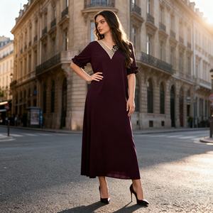 Vente en gros de robes Abaya élégantes de qualité supérieure, personnalisées, de style nouveau, en polyester, de couleur unie, pour femmes musulmanes - Product Image 2