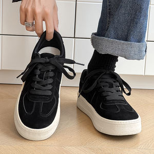 Zapatillas de deporte informales de moda para <span class=keywords><strong>hombre</strong></span> 39-44, zapatos de tabla de cuero de ante negro Retro, mocasines de cuero suave que combinan con todo con bolsos de invierno - Product Image 1