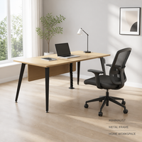 Bureau simple et minimaliste avec structure métallique pour espace de travail à domicile