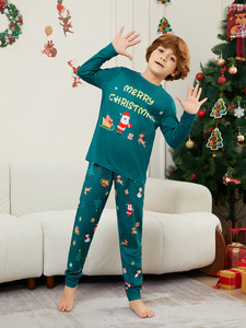 Conjuntos de Pijamas Térmicos de Natal Personalizados em Tamanho Grande Verde com Estampa Baixa para Família - Product Image 3