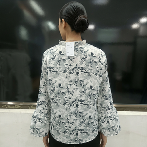 เสื้อถักพิมพ์ลายวินเทจน่ารักสำหรับผู้หญิง ผลิตจากโพลีเอสเตอร์ 100% เป็นมิตรต่อสิ่งแวดล้อม ดีไซน์ผูกด้านหน้า คอจีน แขนยาว - Product Image 3