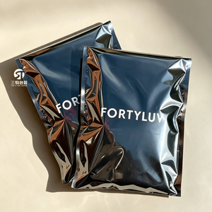 Sacs d'emballage auto-adhésifs en aluminium mat avec logo personnalisé, trois côtés scellés, pour sous-vêtements, t-shirts, vêtements et articles vestimentaires - Product Image 6