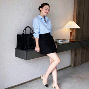 CV767 Mini-jupe élégante taille haute à rayures fines, design asymétrique chic, style workwear, vente en gros - Product Image 1