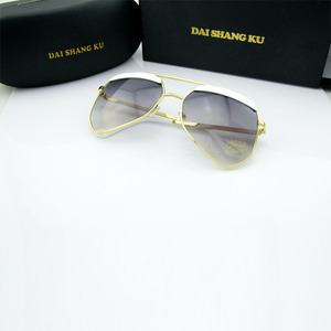 2023 nuovi occhiali da sole da uomo e da donna con montatura in metallo per sopracciglia in gelatina nera europea e americana all'ingrosso - Product Image 4